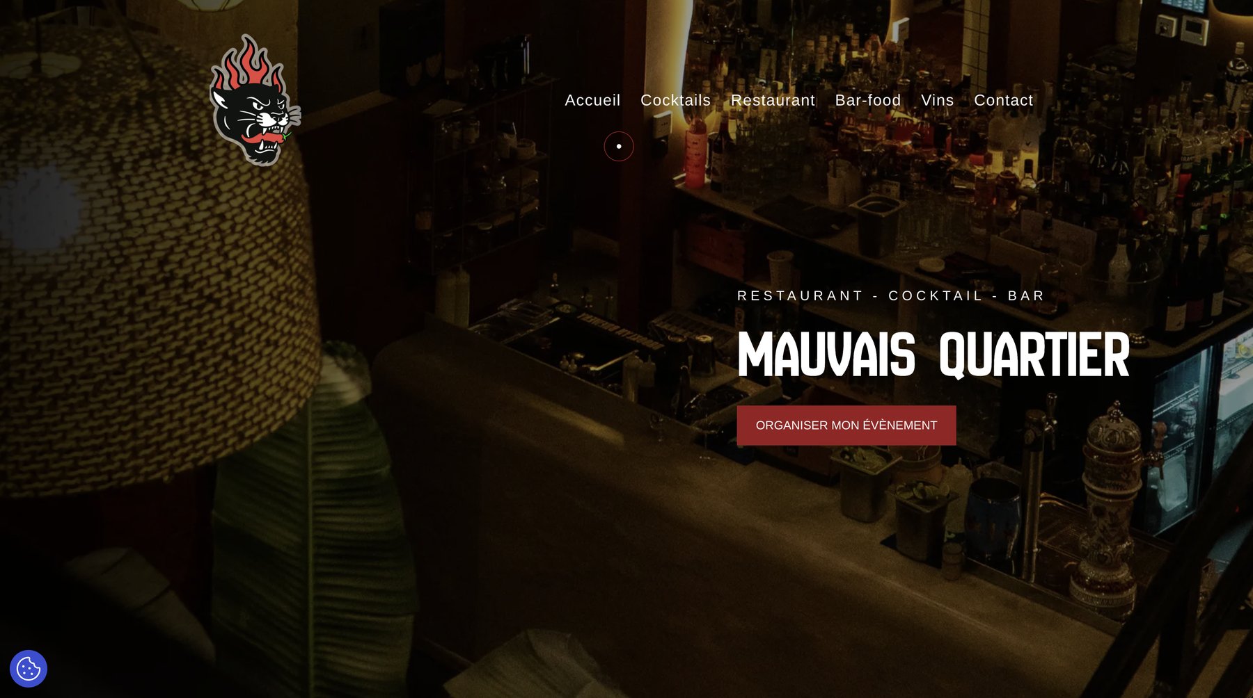Mauvais Quartier home page as I delivered it: a dim, warm photo of the bar with the panther logo, the line “Restaurant - Cocktail - Bar”, the name in large white type and a red “Organiser mon évènement” button.